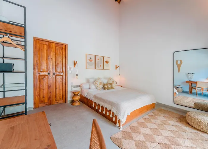 Manouch Villa