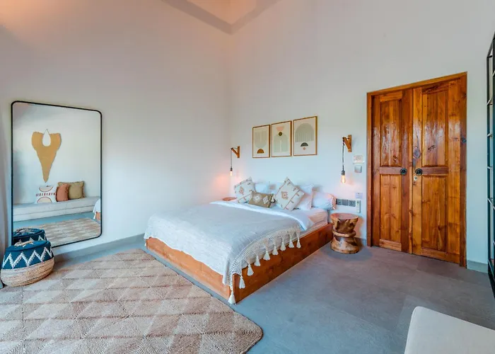 Manouch Villa